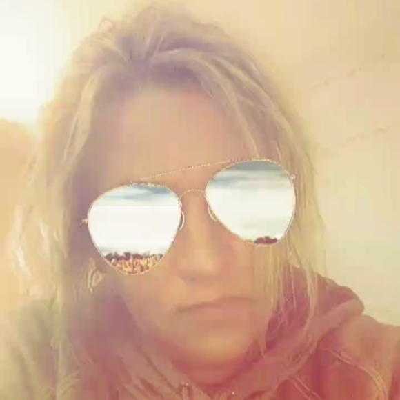 Meet your Posher, Jen - Picture 2 of 2